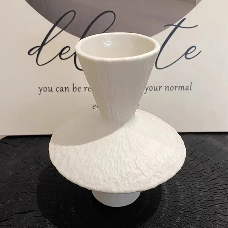 Elegant Ceramic Mini Vase – Aesthetic Room & Home Décor