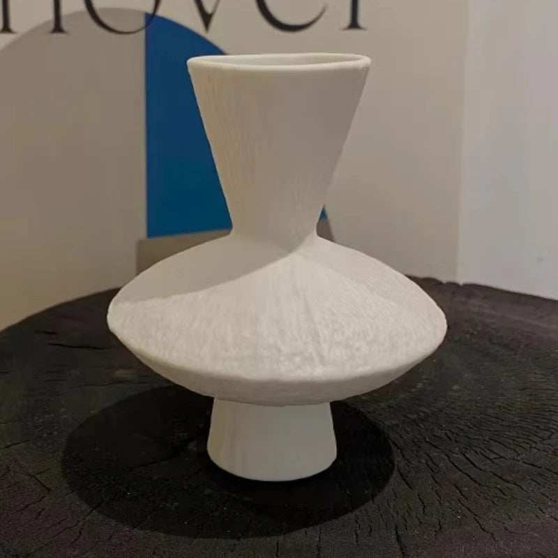 Elegant Ceramic Mini Vase – Aesthetic Room & Home Décor